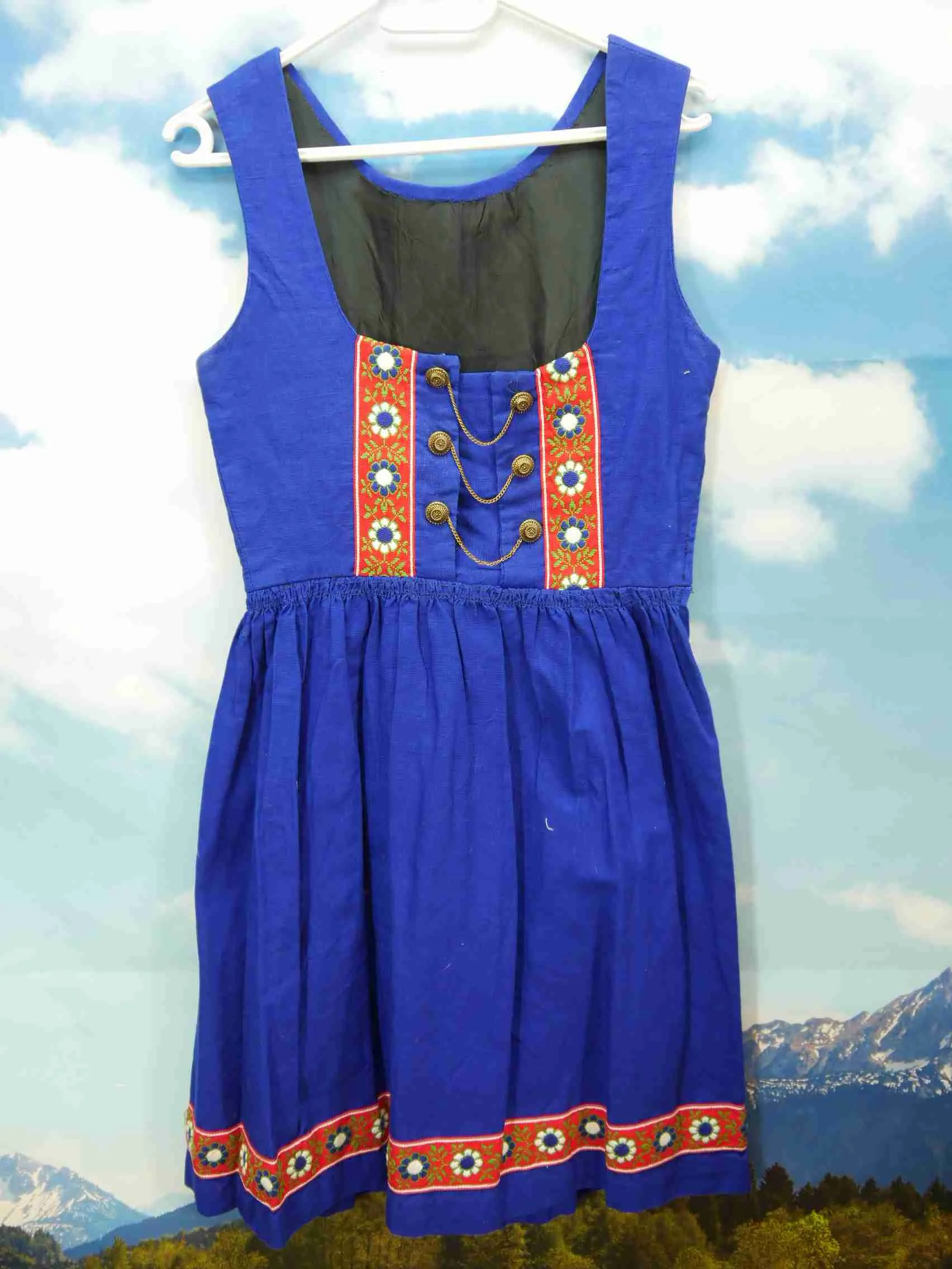 Handgenäht kurzes fetziges mit Bordüre und Balkonett Dirndl ohne Schürze Gr.36