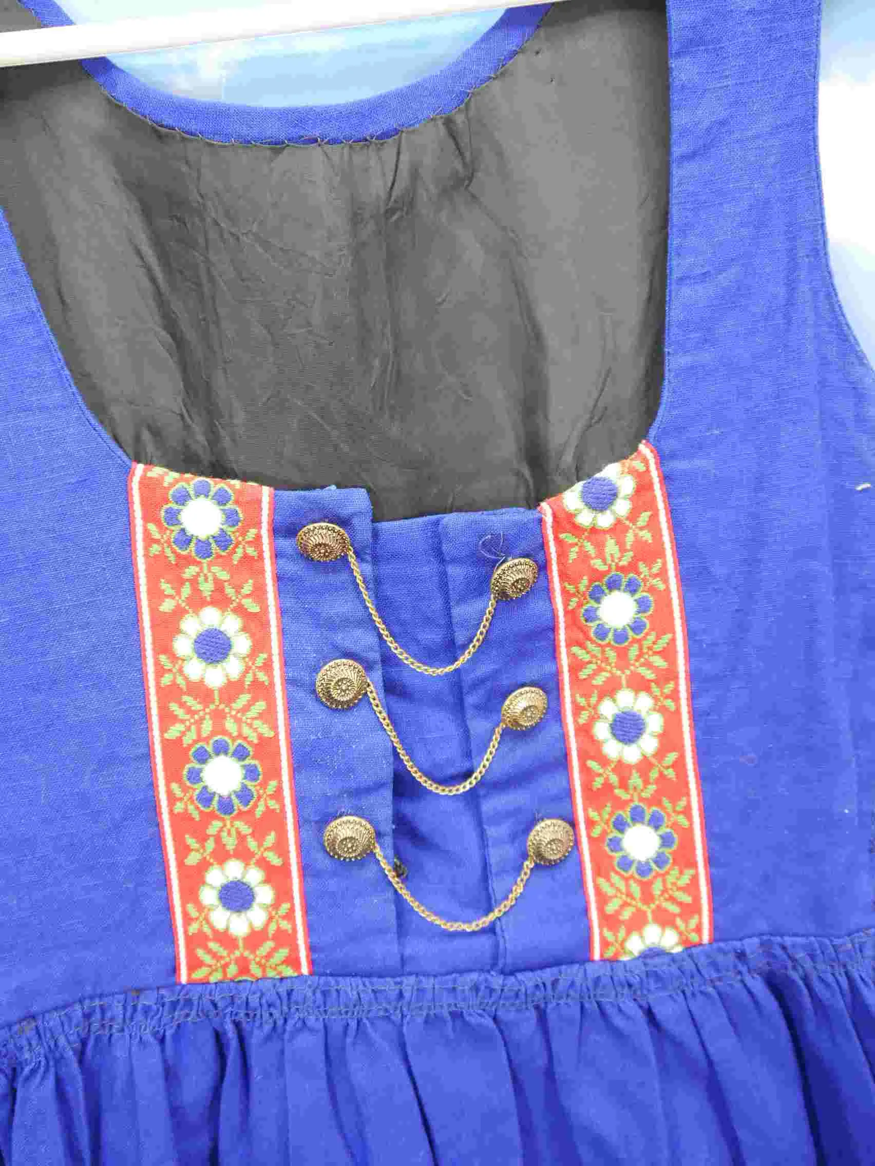 Handgenäht kurzes fetziges mit Bordüre und Balkonett Dirndl ohne Schürze Gr.36